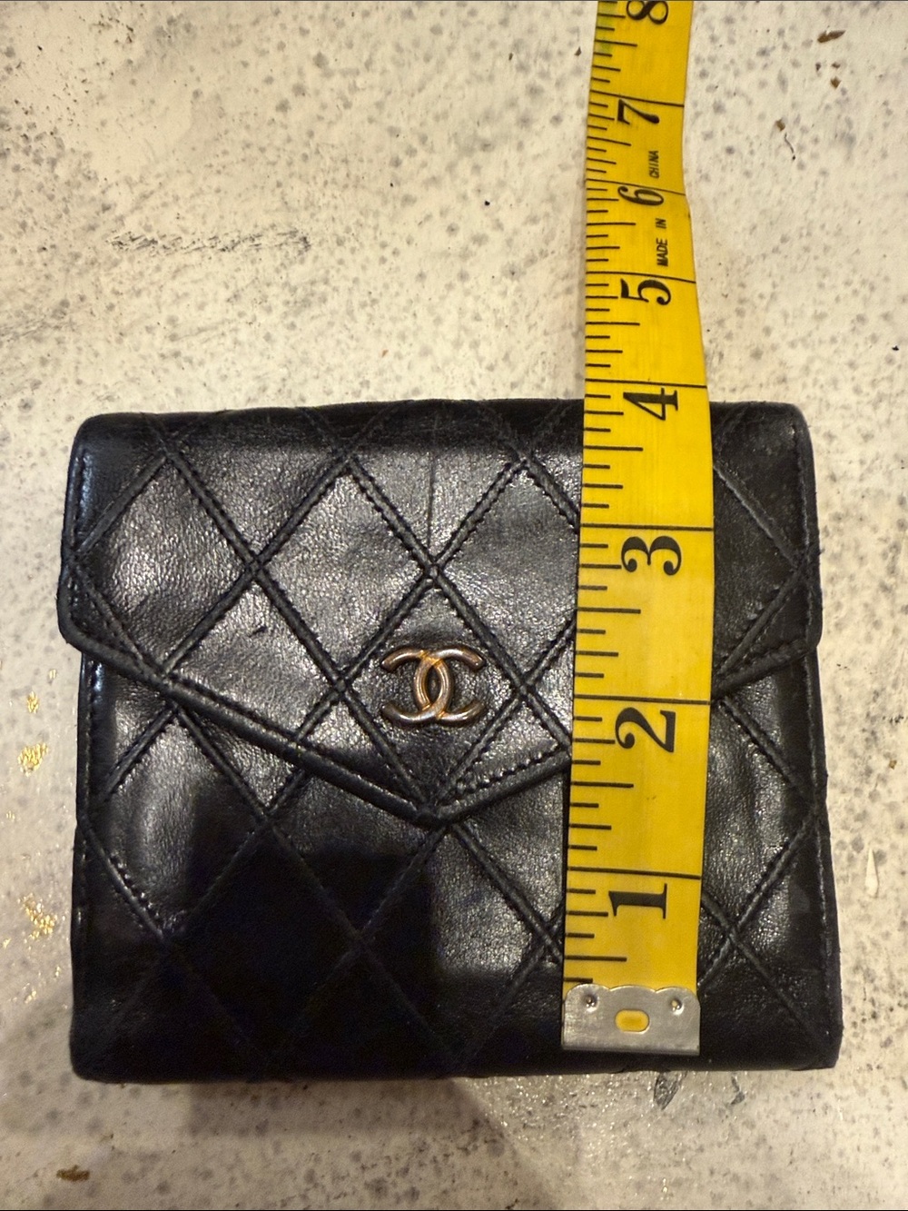 CHANEL Black Quilted Leather Compact Wallet with CC Turnlock - Picture 4 of 10